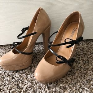 Cosmopolitan nude with black bows pumps.